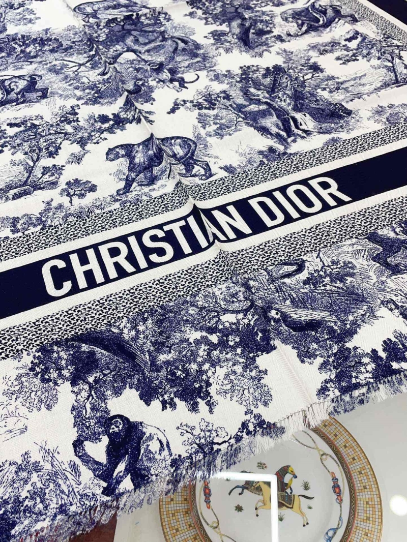 CHRISTIAN DIOR